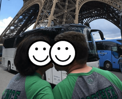 Dave and his wife kissing in front of the Eifel tower